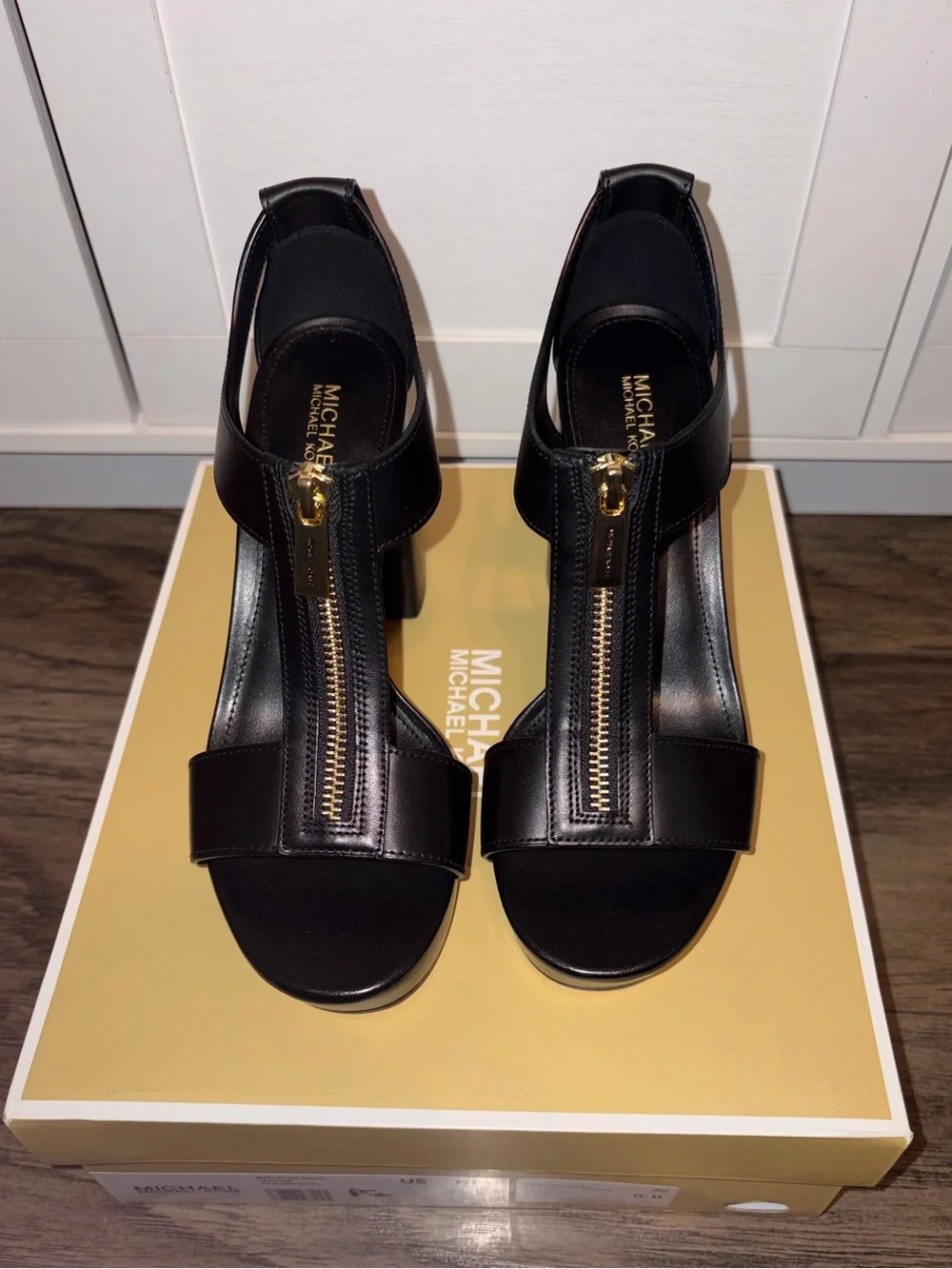 Michael Kors Women's Berkley Mid Sandal, Black, 6 BRAND NEW